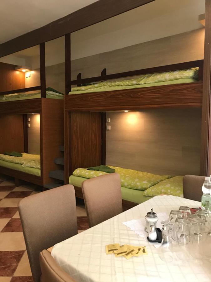 Viktoria Hostel เวียนนา ภายนอก รูปภาพ